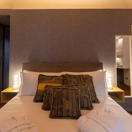 Fontana Di Trevi Luxury רומא